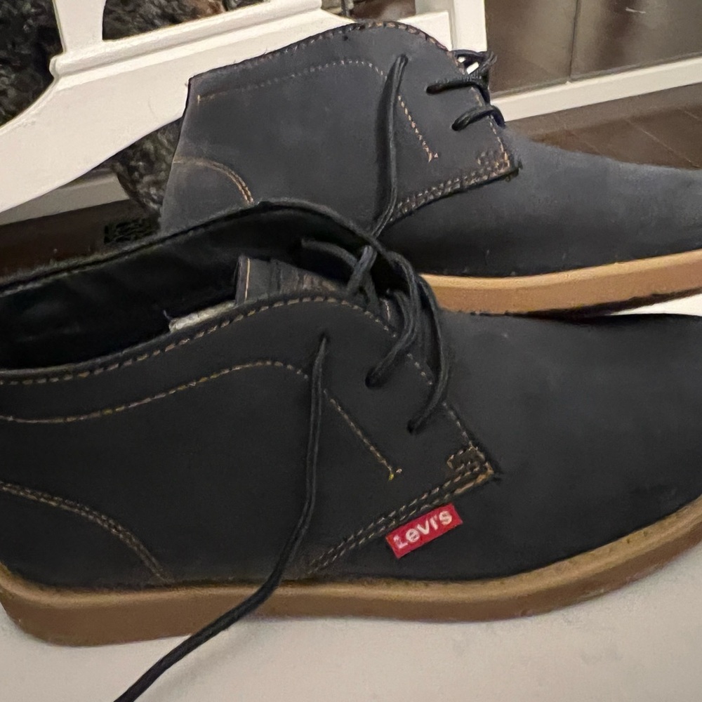 Men’s Levi blue dress shoes Size 9